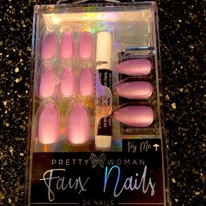 Pretty Woman Faux Nails